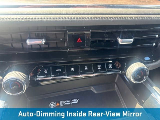 Used 2025 Chevrolet Suburban Z71 AWD/4WD image 24