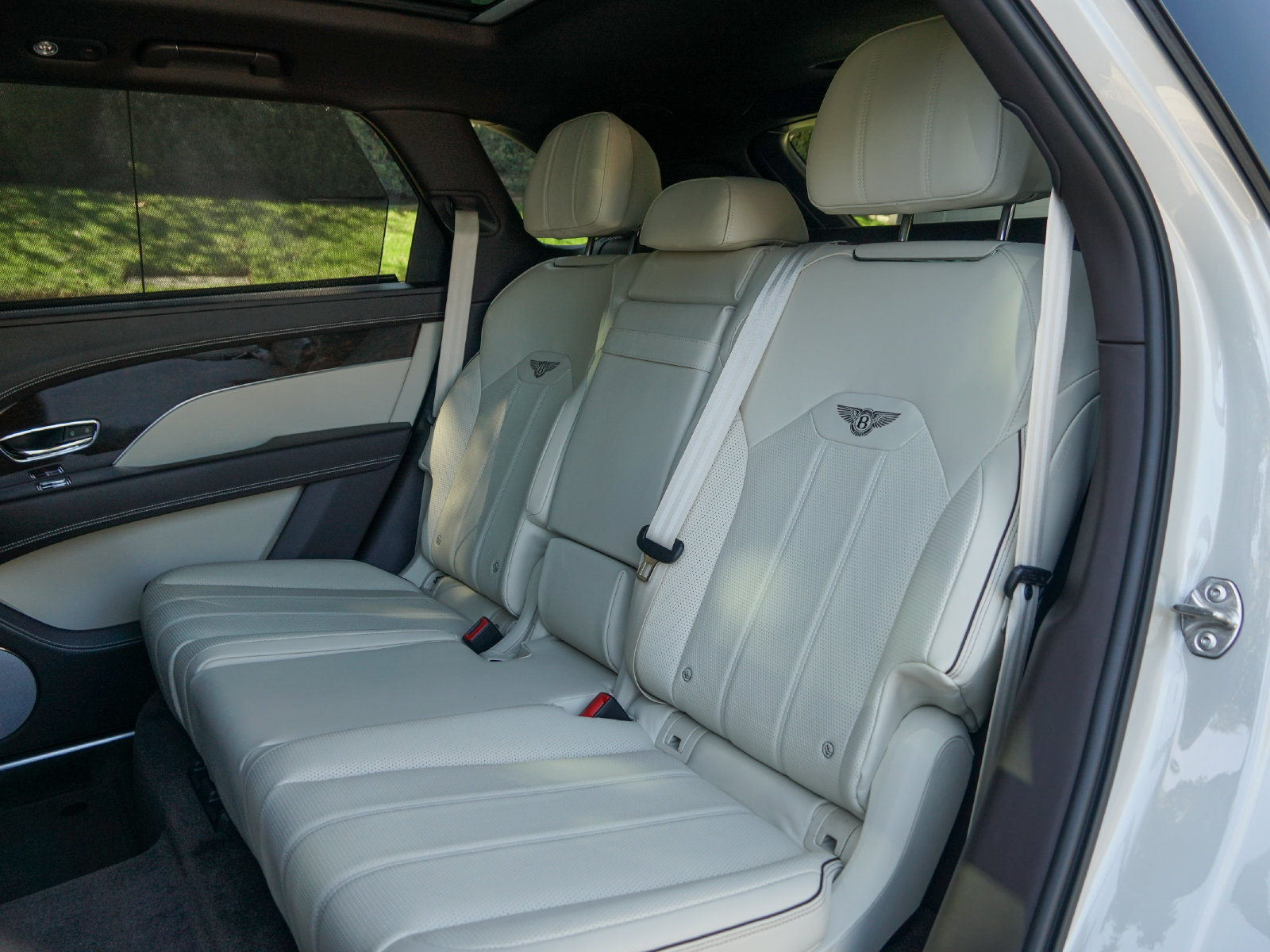 Certified 2023 Bentley Bentayga Extended Wheelbase AWD/4WD image 19