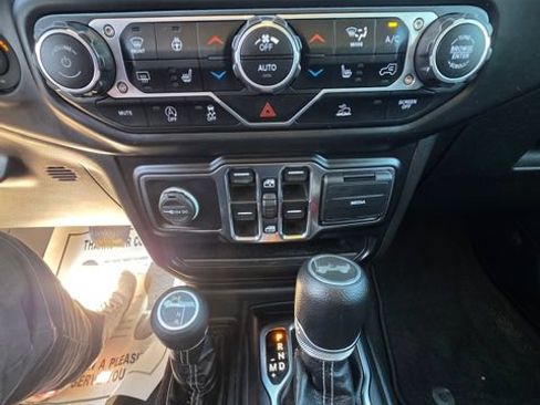 Used 2021 Jeep Wrangler Unlimited Sahara w/ Uconnect 4C Nav & Sound Group AWD/4WD image 16
