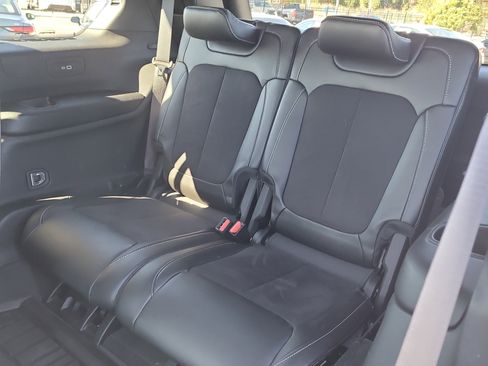 Used 2023 Jeep Grand Cherokee L Laredo image 16