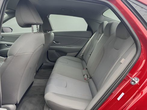 Used 2025 Hyundai Elantra SE image 10