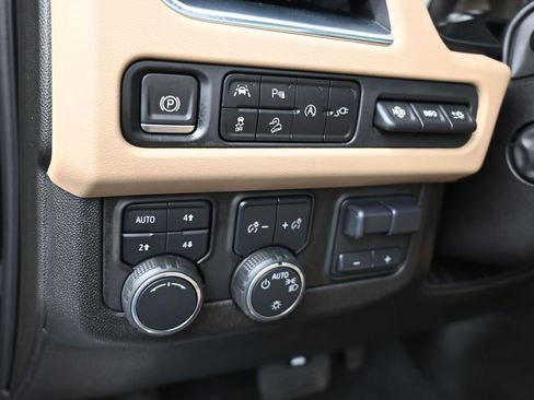 Used 2021 Chevrolet Tahoe Premier w/ Premium Package image 15