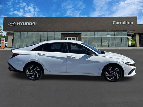 New 2025 Hyundai Elantra Sport image 4