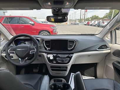 Used 2024 Chrysler Pacifica Touring-L