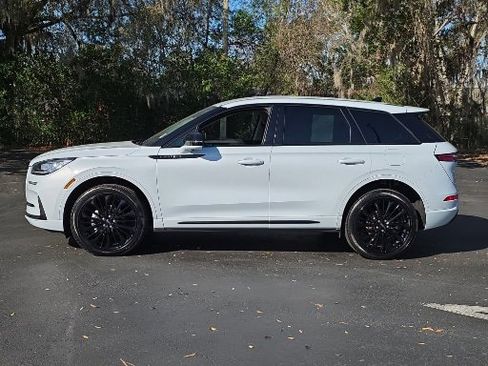 Used 2025 Lincoln Corsair AWD w/ Equipment Group 101A image 9