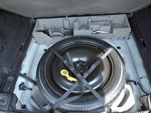 Used 2019 Volvo XC60 T6 Momentum w/ Multimedia Package image 27