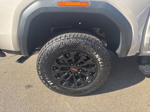 New 2026 GMC Canyon Elevation w/ Convenience Package image 10