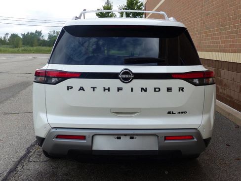 Used 2022 Nissan Pathfinder SL w/ SL Black Package AWD/4WD image 9
