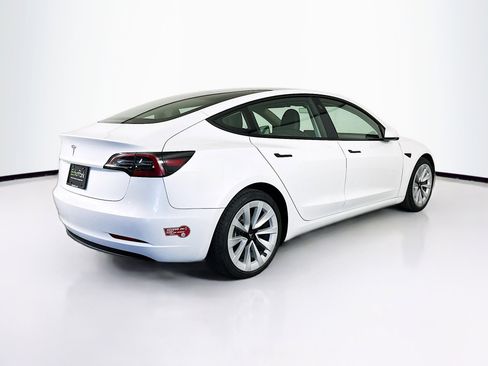 Used 2023 Tesla Model 3 Standard Range image 9