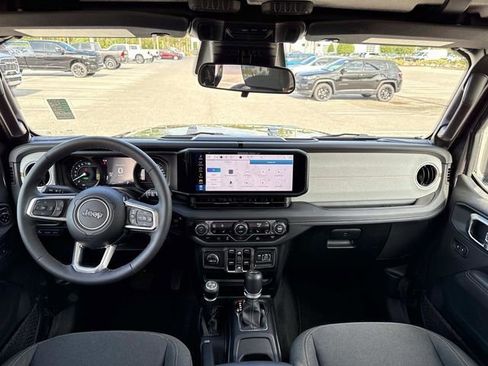 Used 2025 Jeep Wrangler Unlimited Sahara AWD/4WD image 13