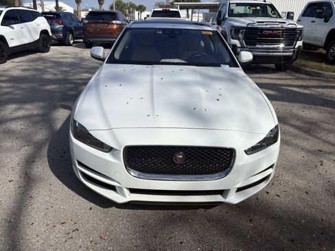 Used 2017 Jaguar XE Premium image 2