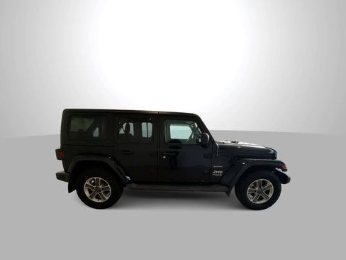 Used 2022 Jeep Wrangler Unlimited Sahara w/ Cold Weather Group image 9