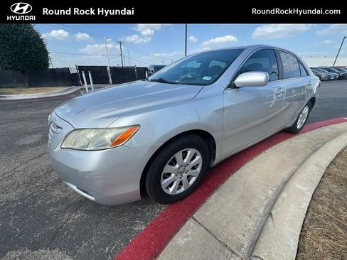 Used 2009 Toyota Camry XLE FWD image 1