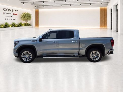 Used 2025 GMC Sierra 1500 Denali AWD/4WD image 9