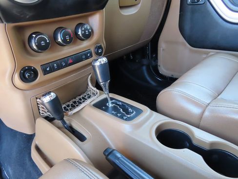 Used 2012 Jeep Wrangler Sahara w/ Connectivity Group AWD/4WD image 17