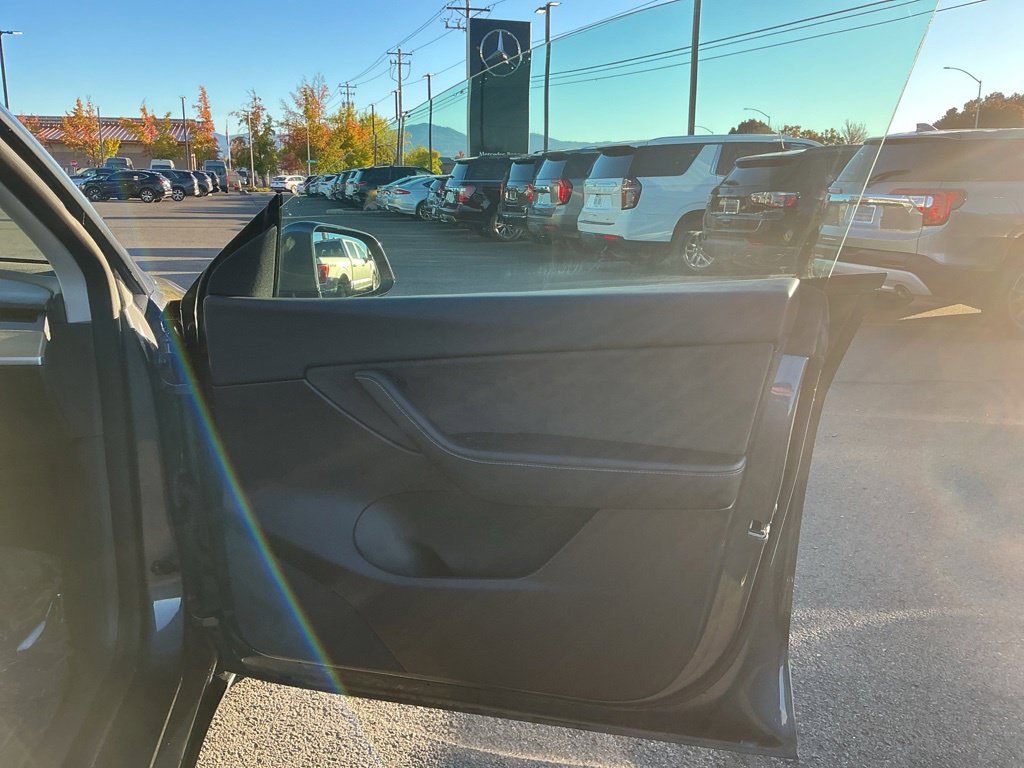 Used 2022 Tesla Model Y Long Range AWD/4WD image 24