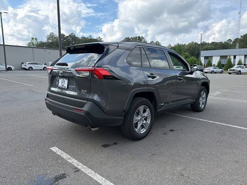 Used 2025 Toyota RAV4 XLE AWD/4WD image 7