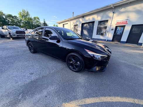 Used 2023 Hyundai Elantra SEL FWD image 19