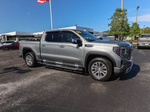 Used 2023 GMC Sierra 1500 Denali w/ Technology Package AWD/4WD image 12
