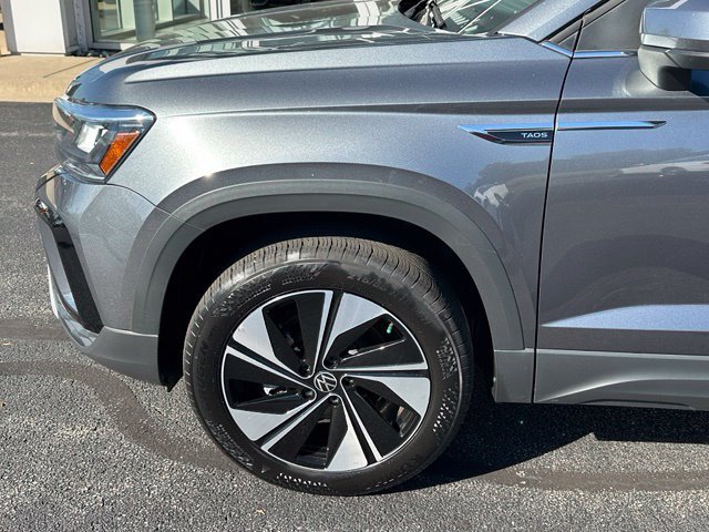 Used 2023 Volkswagen Taos SE w/ Panoramic Sunroof Package AWD/4WD image 8