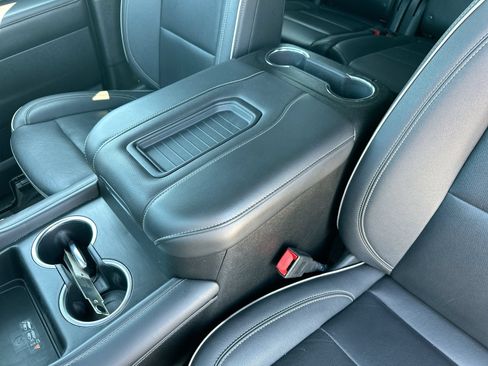 Used 2024 Chevrolet Suburban Premier RWD image 22
