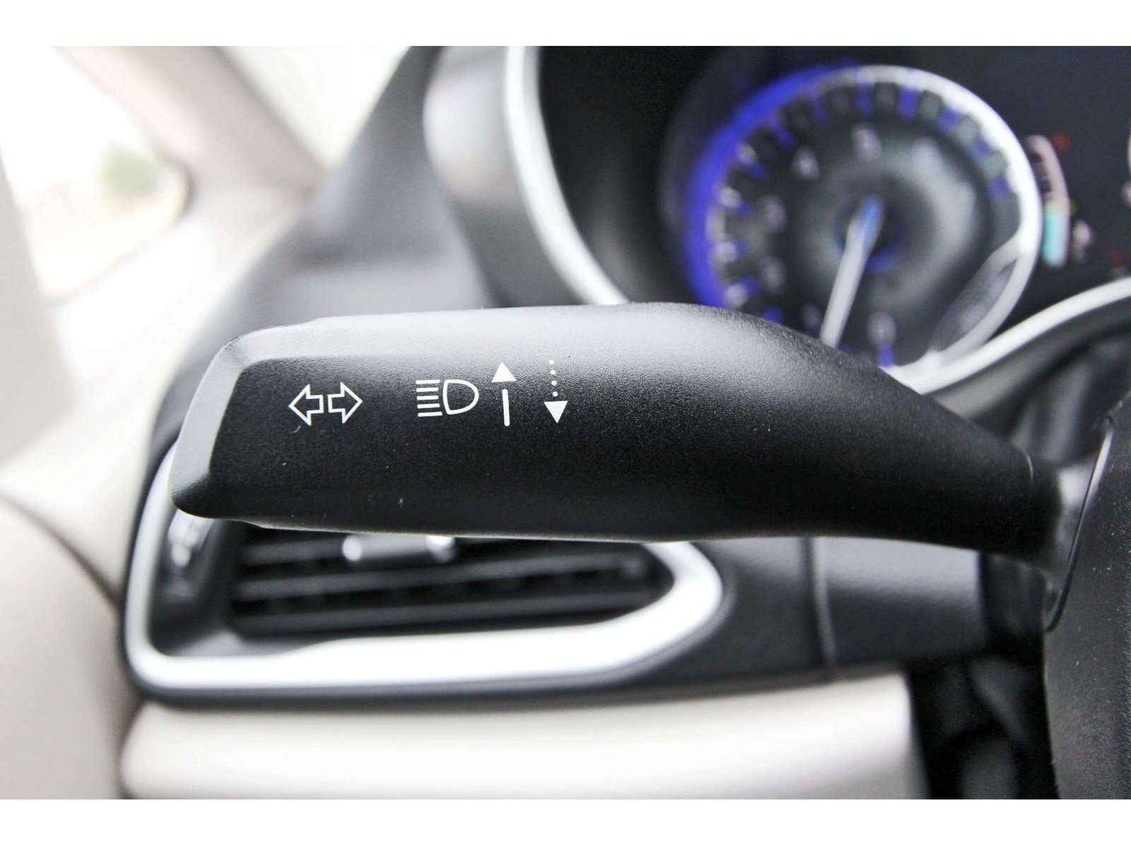 Used 2024 Chrysler Pacifica Touring-L FWD image 19