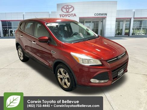 Used 2015 Ford Escape SE image 1