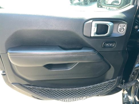 Used 2022 Jeep Wrangler Unlimited Sahara image 13