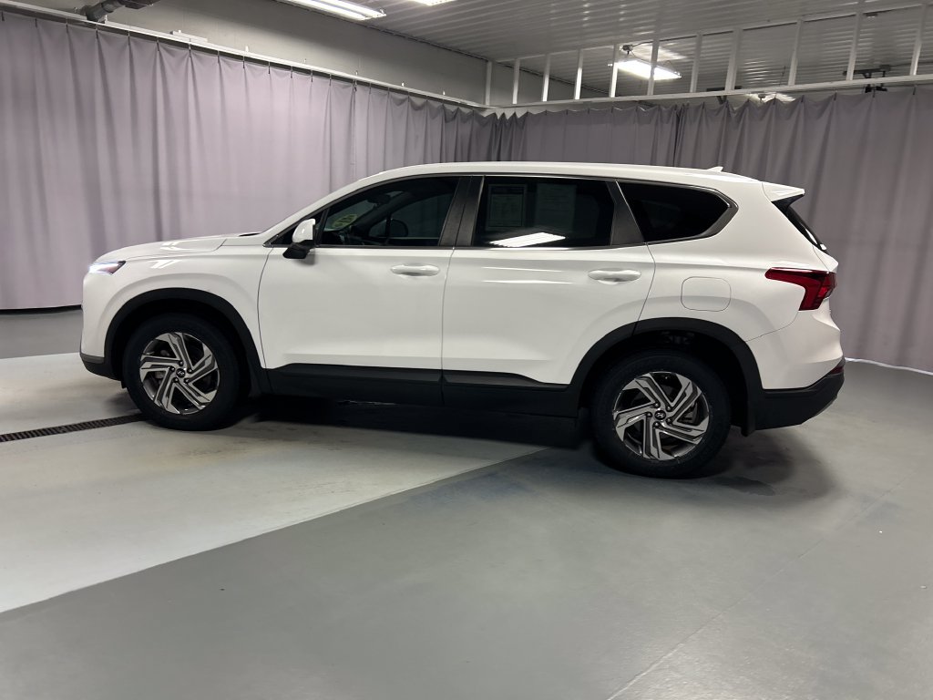 Used 2023 Hyundai Santa Fe SE FWD image 4