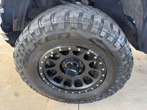 Used 2018 Toyota Tacoma SR image 36