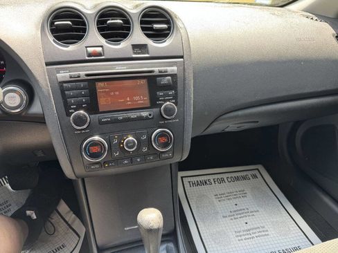 Used 2011 Nissan Altima 2.5 S w/ 2.5S Premium Pkg image 18