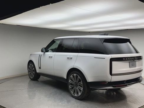 New 2026 Land Rover Range Rover SE image 4