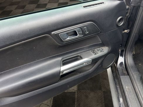 Used 2018 Ford Mustang Coupe image 14