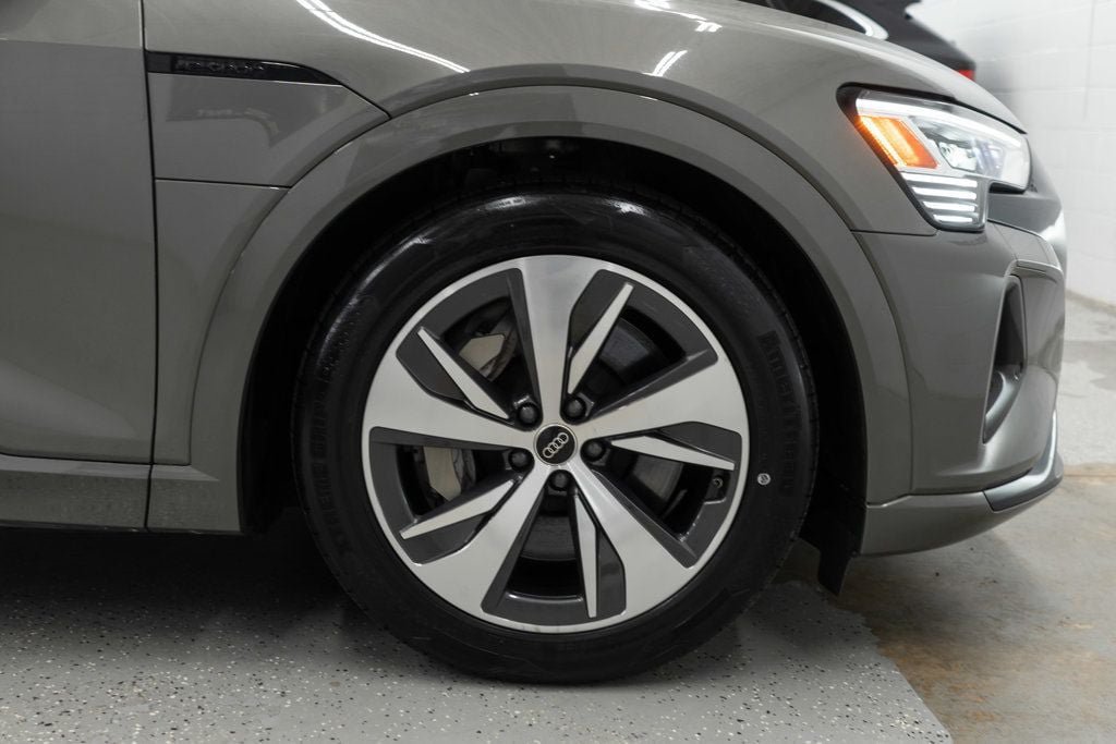 Used 2024 Audi Q8 e-tron Premium AWD/4WD image 37