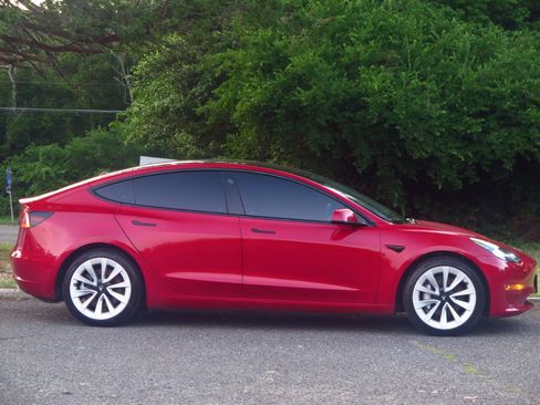 Used 2022 Tesla Model 3 Standard Range RWD image 5