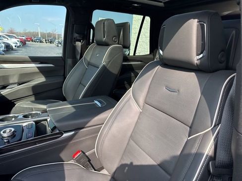 Used 2025 Cadillac Escalade Premium Luxury w/ Touring Package image 15