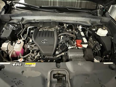 Used 2025 Toyota Grand Highlander AWD image 28