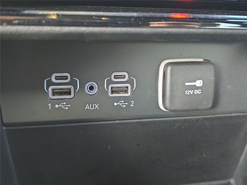 Used 2024 Jeep Grand Cherokee L Limited w/ Black Appearance Package image 22