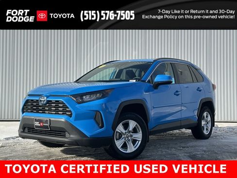 Used 2021 Toyota RAV4 LE image 1