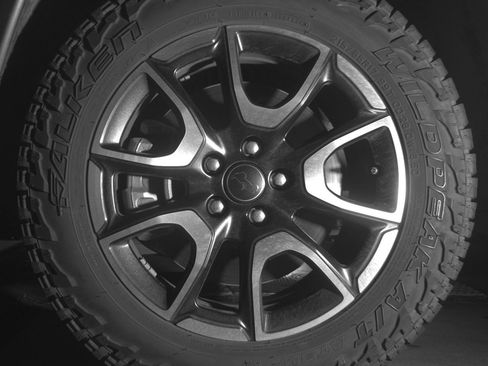 Used 2025 Jeep Compass Trailhawk image 12