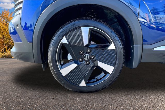 Used 2025 Nissan Kicks SR FWD image 32