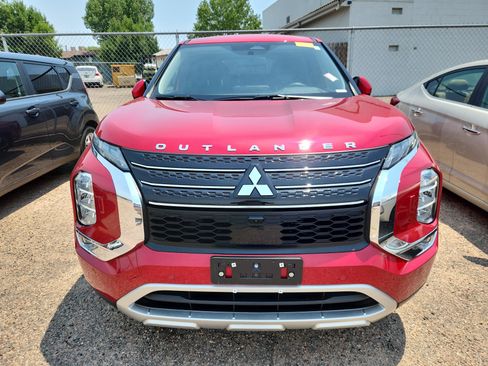 Used 2023 Mitsubishi Outlander SE AWD/4WD image 2