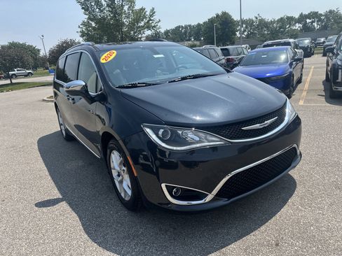 Used 2020 Chrysler Pacifica Limited FWD image 2