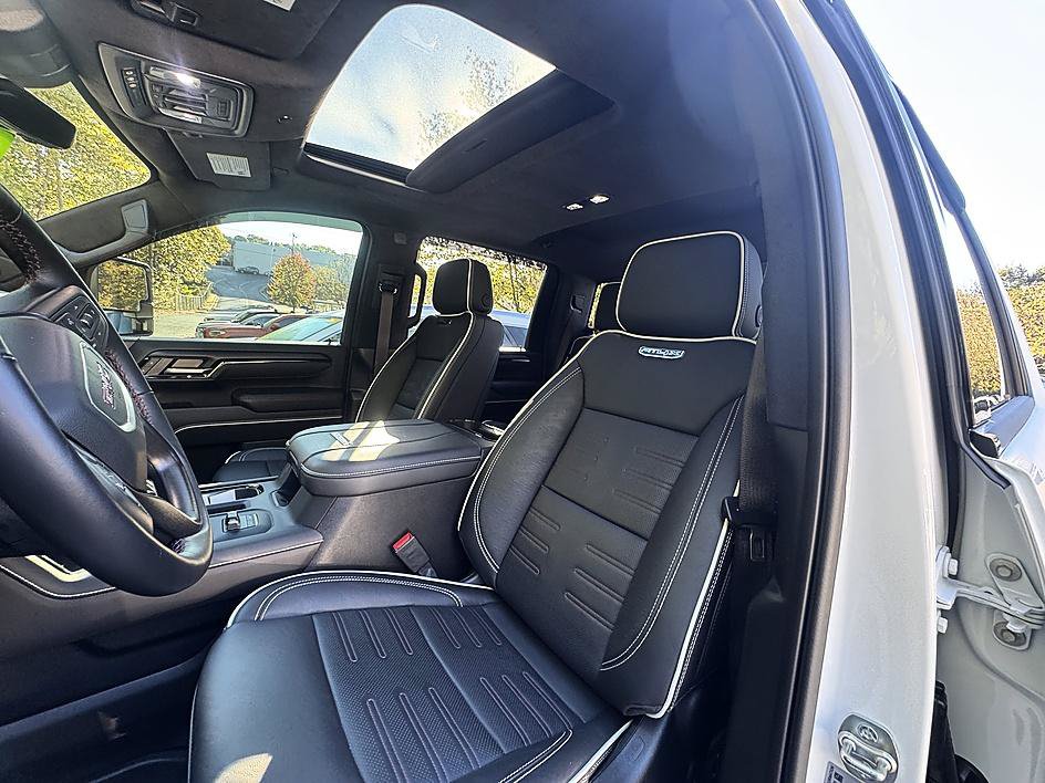 Used 2025 GMC Sierra 2500 AT4X AWD/4WD image 9