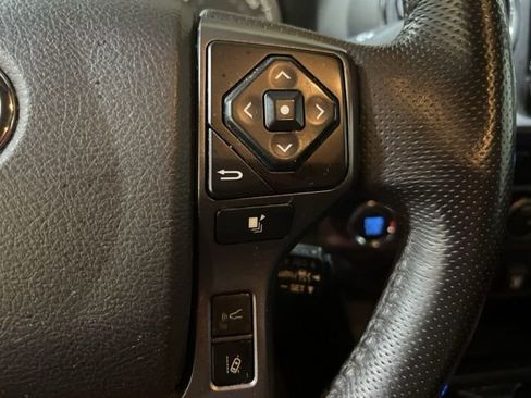 Used 2023 Toyota Tacoma TRD Sport w/ Technology Package image 19