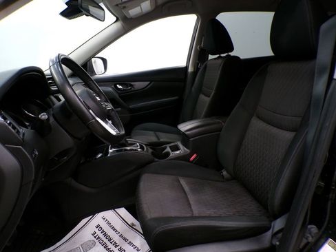 Used 2019 Nissan Rogue SV w/ Premium Package image 16