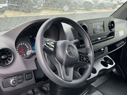 Used 2024 Mercedes-Benz Sprinter 2500 image 17