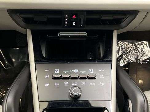 Used 2024 Porsche Cayenne Base image 19