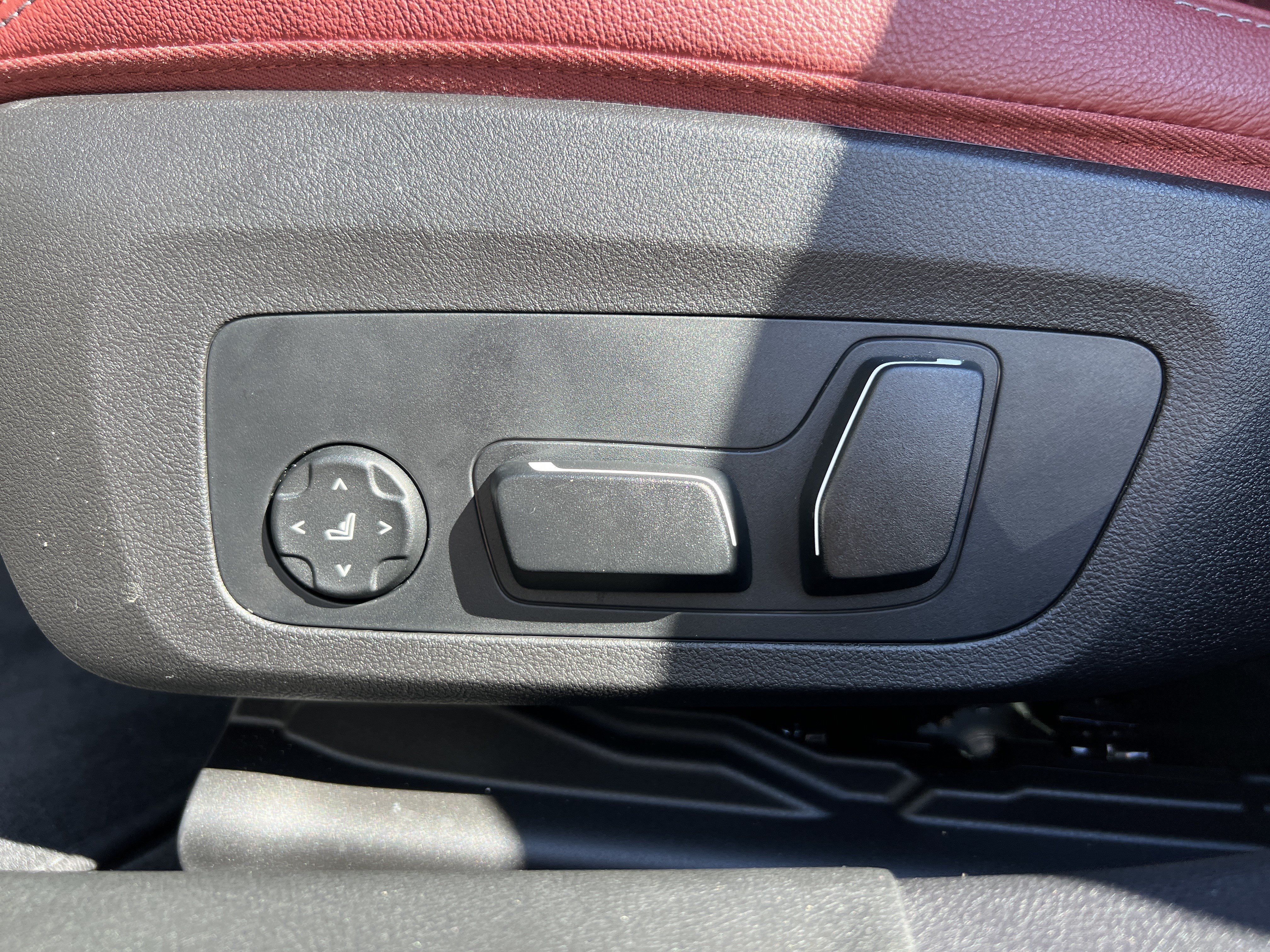 Certified 2025 BMW 330i Sedan RWD image 40