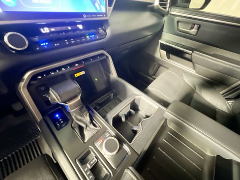 Used 2024 Toyota Tundra Limited image 25